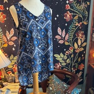 KAVU brand Blue Patterned Sleeveless Button up Top